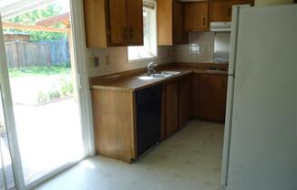 3 beds, 2 baths, $1,300