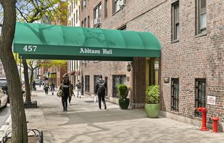 457 West 57 St apt 814