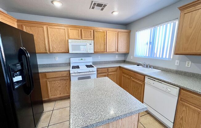 Gorgeous 5 bedroom home with a den located on Decatur & Windmill In the Pinecrest Community!