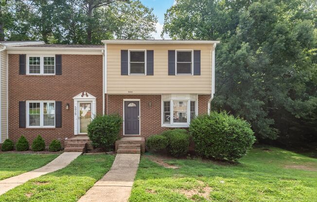 Charming 3 bedroom, 2.5 bathroom Townhouse in Raleigh.