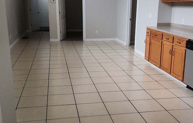 2 beds, 1 bath, 900 sqft, $800, Unit Apt 3