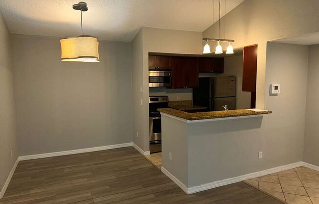 Cozy 2/2 2nd Floor Condo by Millenia Mall! Available Now!