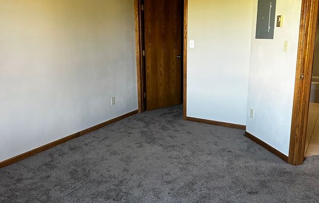 2 beds, 1 bath, $1,050, Unit 2