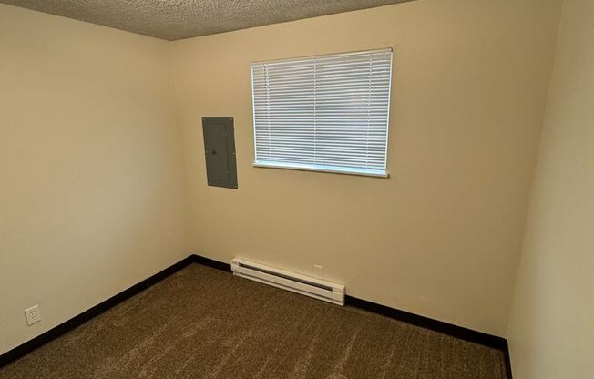 2 beds, 1 bath, 624 sqft, $875, Unit F