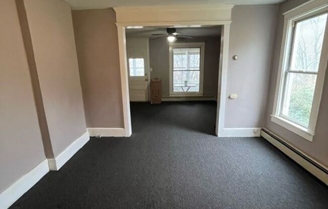 3 beds, 1 bath, $1,100