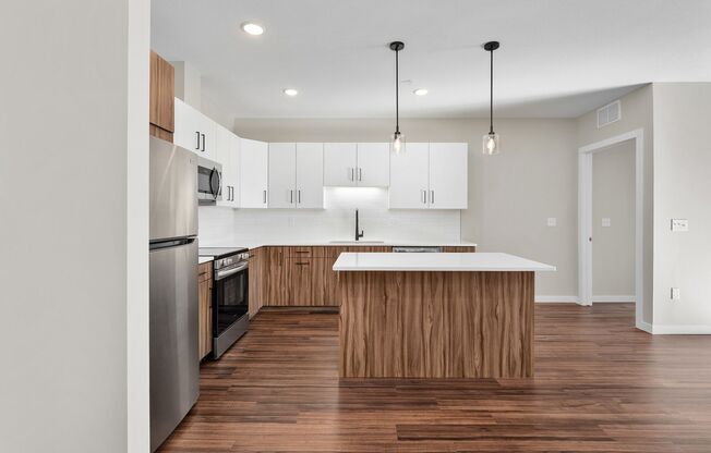 2 beds, 2 baths, 1,210 sqft, $1,950, Unit 520