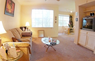 REDUCED! Your Perfect 1b-1b Orlando Retreat Awaits! Partial Golf Course Views ~