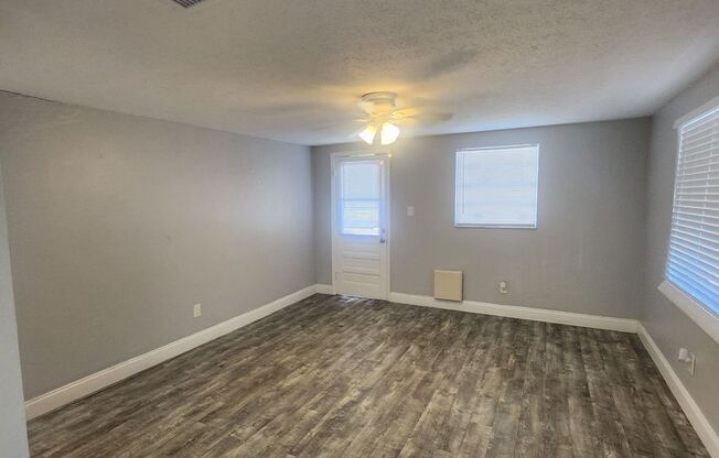 2 beds, 1 bath, 900 sqft, $1,495, Unit 8017
