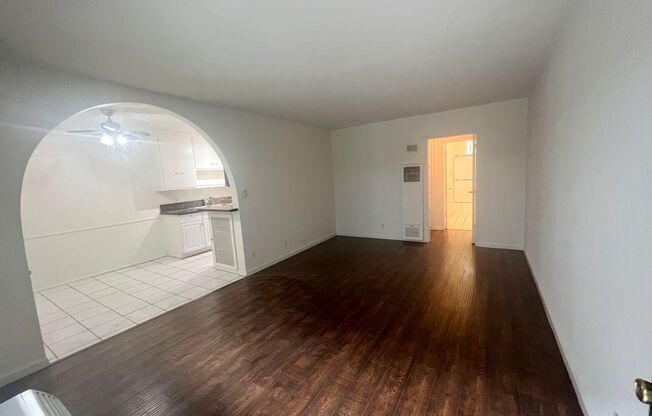 1 bed, 1 bath, 725 sqft, $2,299, Unit 01 04