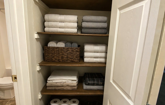 2 beds, 1 bath, 830 sqft, $1,325, Unit D04