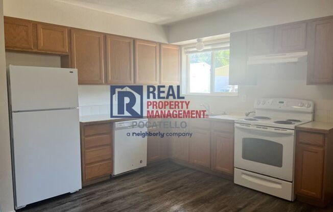 1120 E Poplar