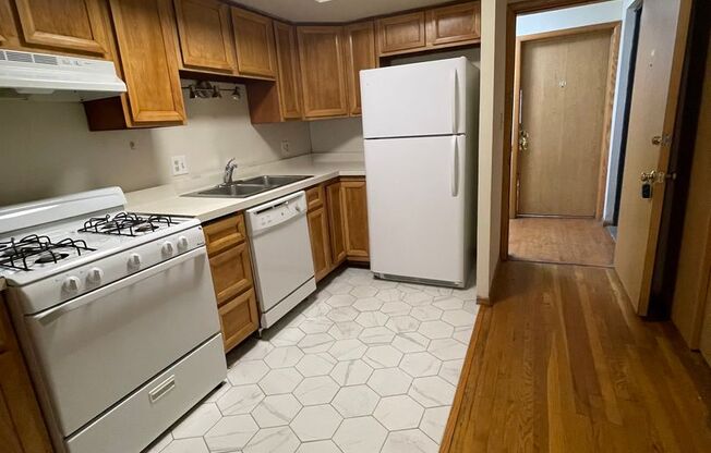 2 beds, 1 bath, 750 sqft, $1,450, Unit 2F