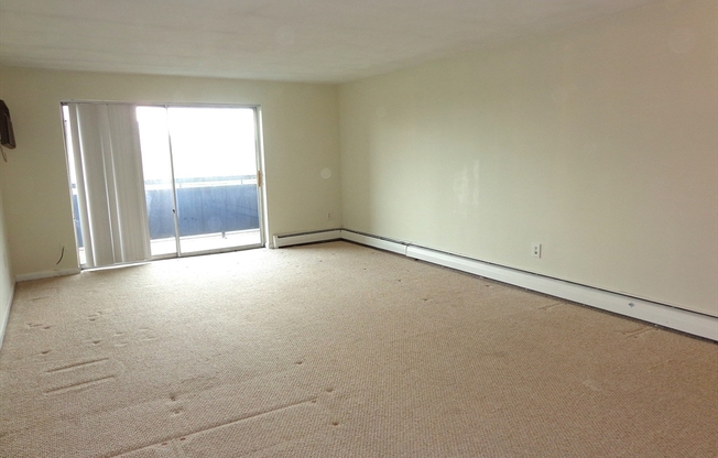 1 bed, 1 bath, 760 sqft, $2,400, Unit D76