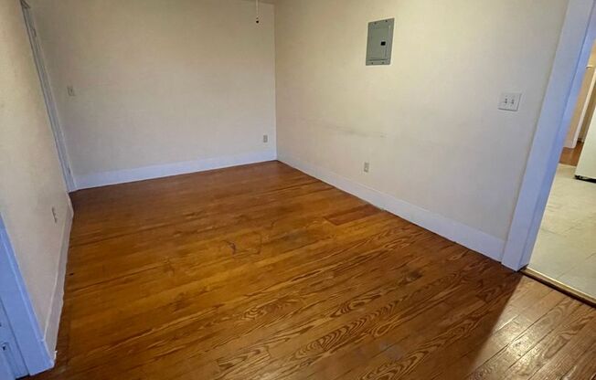 2 beds, 1 bath, $1,850, Unit 100-301