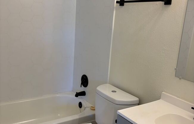 1 bed, 1 bath, 560 sqft, $1,199, Unit A-208