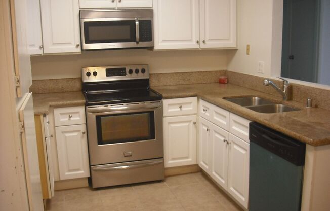 2 beds, 1 bath, $2,550, Unit # 108