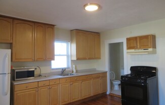 2 beds, 1 bath, 750 sqft, $1,900, Unit 3