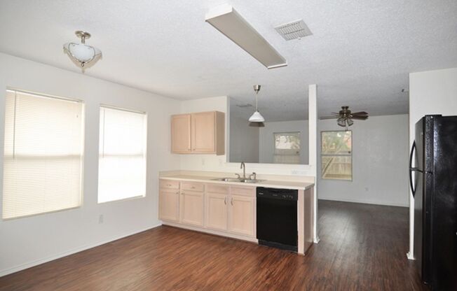 Spacious 3-2-2 in Grand Prairie, Mansfield ISD!