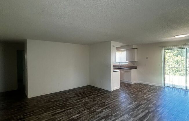 2 beds, 1 bath, 900 sqft, $1,595, Unit D