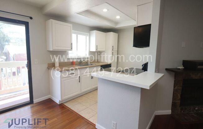 2BR/2BA HOME w/ FIREPLACE, BALCONY, A/C, PARKING