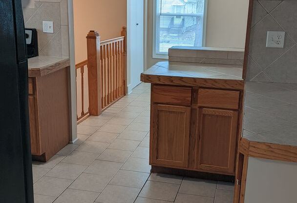 2 beds, 1 bath, $1,050