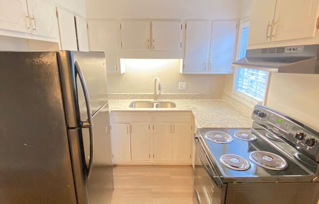 2 beds, 1.5 baths, 832 sqft, $1,050, Unit 845 Oakwood Villa