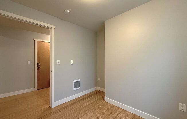 2 beds, 1 bath, 420 sqft, $1,250, Unit 101