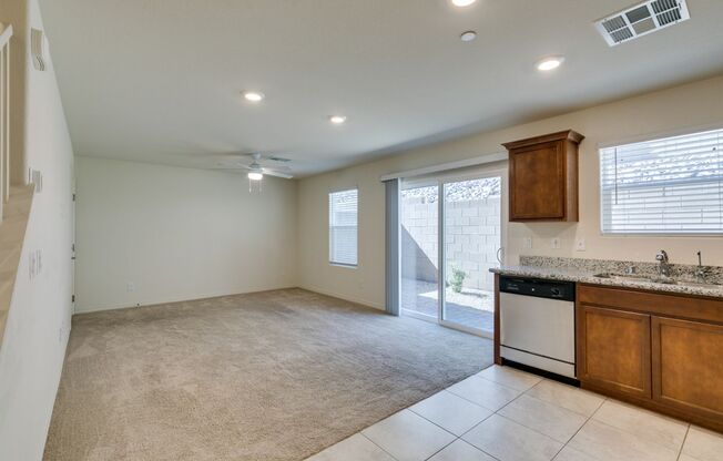 GORGEOUS TOWNHOME*UPGRADED*ALL APPLIANCES*GATE COMMUNITY W/ COMMUNITY POOL/SPA*