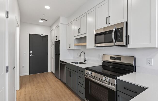 Studio, 1 bath, 456 sqft, $1,225, Unit 305