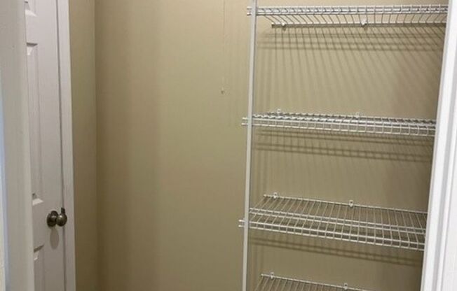 1 bed, 1 bath, 570 sqft, $895, Unit 2011-36