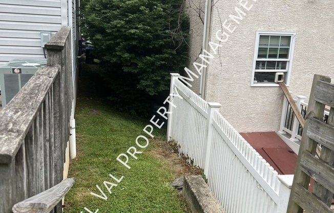 321 W 3 AVE