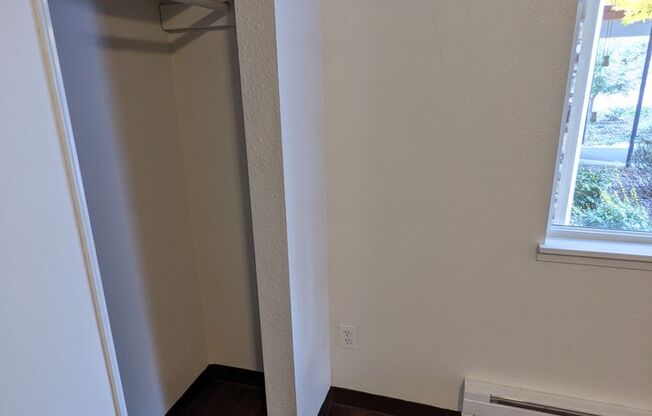 1 bed, 1 bath, 700 sqft, $1,375, Unit #13