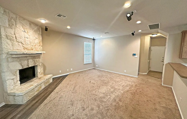 BEAUTIFUL 3 BD/2.5 BA IN SCHERTZ READY FOR MOVE IN!