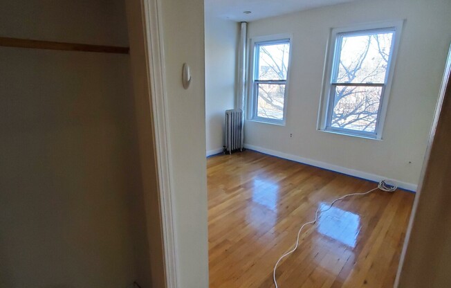 2 beds, 1 bath, $2,900, Unit 9