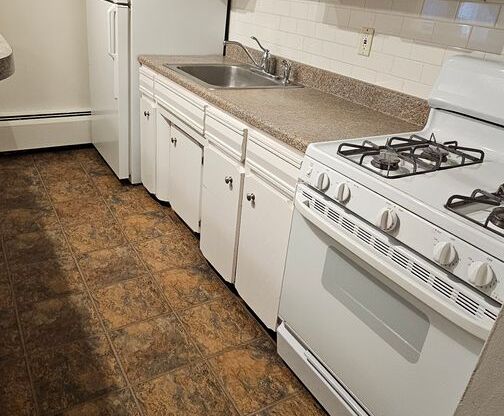 2 beds, 1 bath, 760 sqft, $2,400, Unit 73 S #5