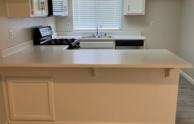 2 beds, 2 baths, 975 sqft, $1,675, Unit 817-60