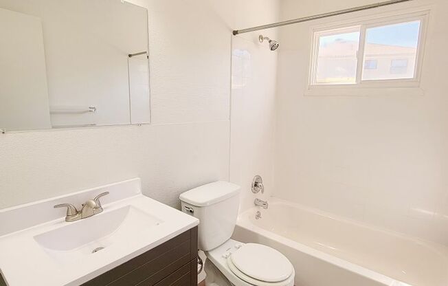 2 beds, 1 bath, 850 sqft, $1,349, Unit 5822-1 Balsam