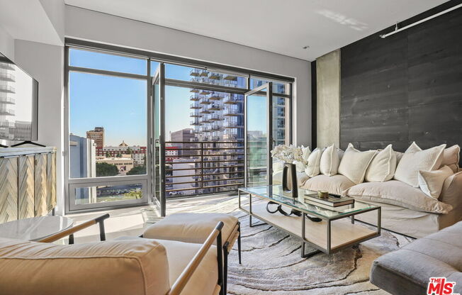 1 bed, 1.5 baths, 1,200 sqft, $4,995, Unit 916