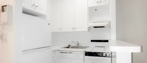 241 E 46 ST