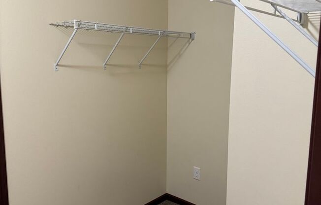 1 bed, 1 bath, 670 sqft, $1,020, Unit 5400-105