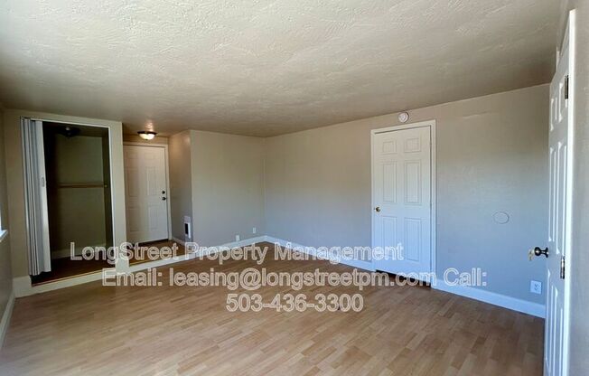 772 SW BROADWAY DR