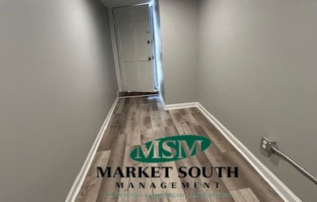RENOVATED ONE BEDROOM ON THE BEAUTIFUL JONES STREET!!!