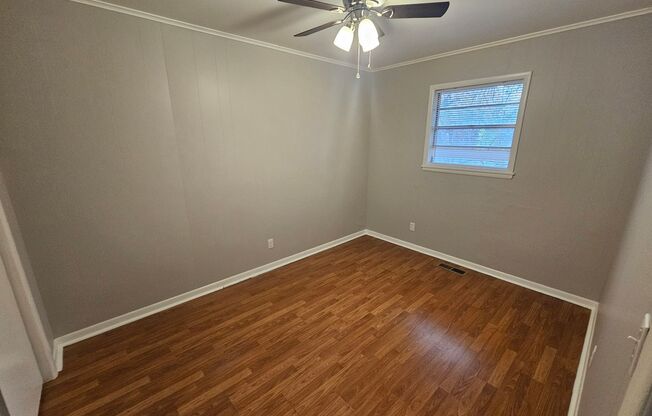 2 beds, 1 bath, $1,100