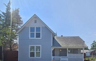 $1,650 - 3 Bed / 1 Bath Charming Home near Gonzaga University ($500 Off First Month Rent)