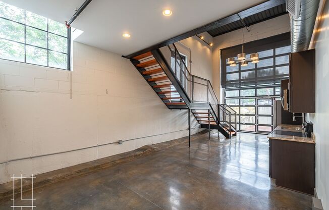 2 beds, 2 baths, $2,300, Unit 727 N. 4th St. Apt. 101