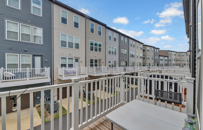 2502 EMERALD BR DR