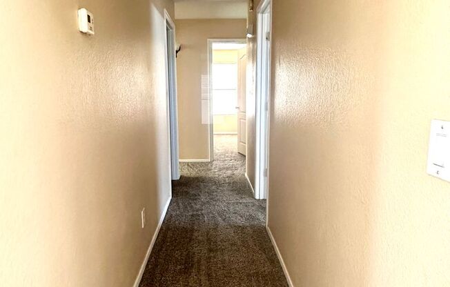 3 bed, 2 bath , Single level in Chandler PLUS DEN!!