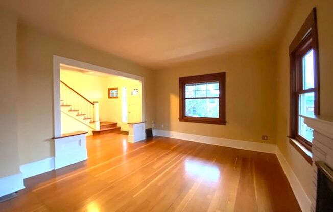 Beautiful 3-Bedroom Craftsman in Wallingford
