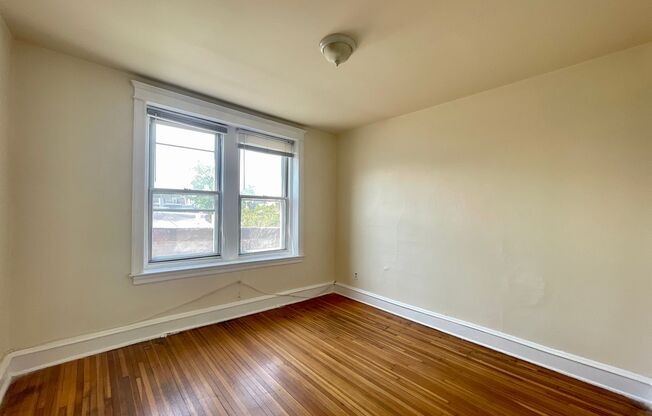 3 beds, 1 bath, 1,400 sqft, $1,550, Unit 210-F48