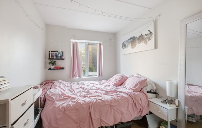 3 beds, 1 bath, 775 sqft, $4,200, Unit A6C